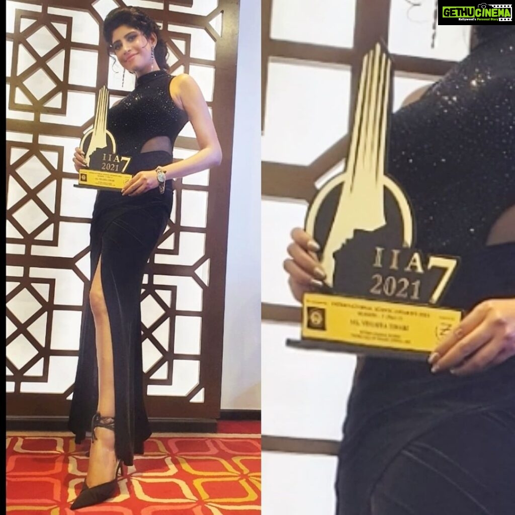Vindhya Tiwari Instagram - Thank u so much @internationaliconicaward #iiaawards2021 for this award ❤ means a lot !! Thank u everyone who has been part of my journey n loving me unconditionally !! With every acknowledgement comes responsibility n i promise i will always keep working hard 😇🙏 Mumbai, Maharashtra