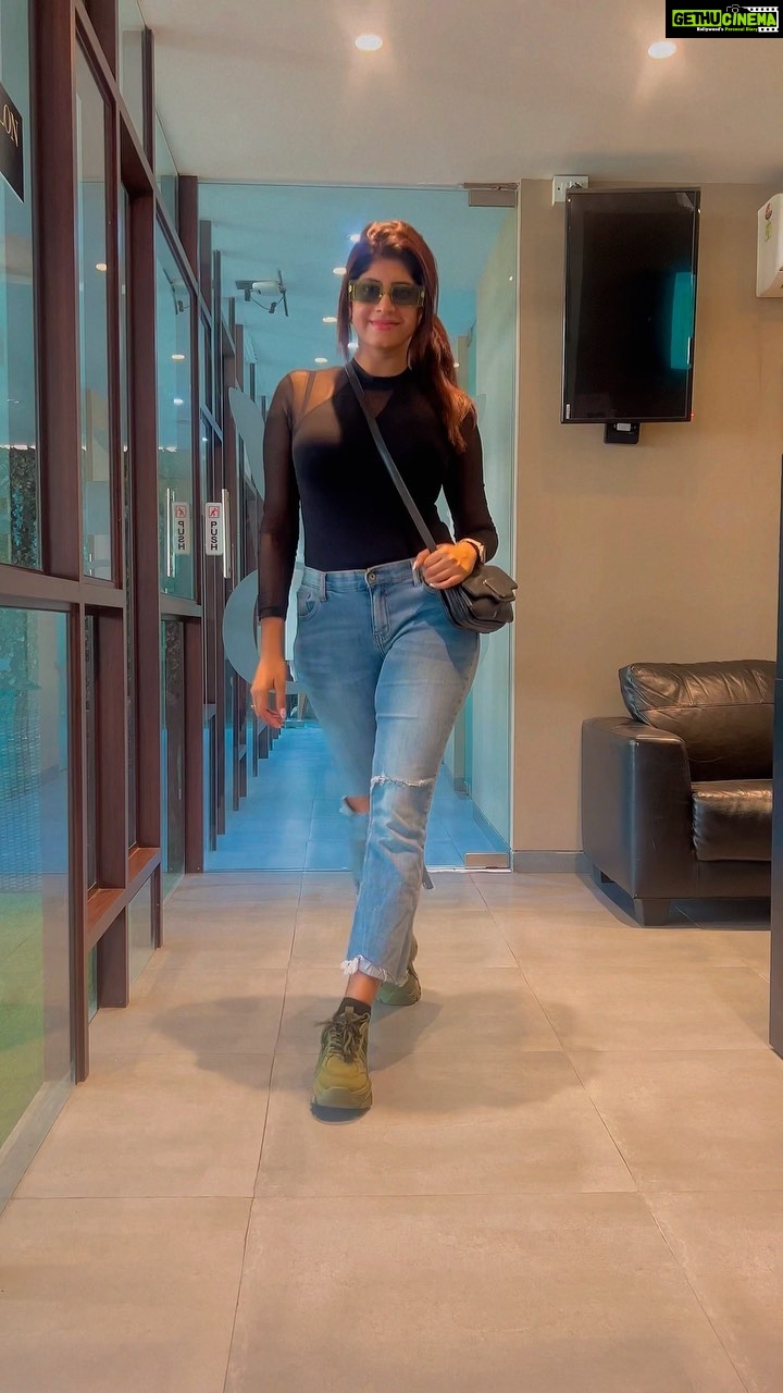 Vindhya Tiwari Instagram - Why do I look so cute in a ponytail??🥹🙈❤️ @clinicdermatech_mumbai @clinic_dermatech Mumbai, Maharashtra
