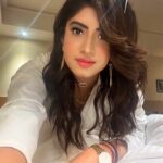 Vindhya Tiwari Instagram - Which facial features of mine u think is the best ….I love my chin though 🙈❤️ got it from papa😉 #selfietime #feelingcute #instamood Mumbai, Maharashtra
