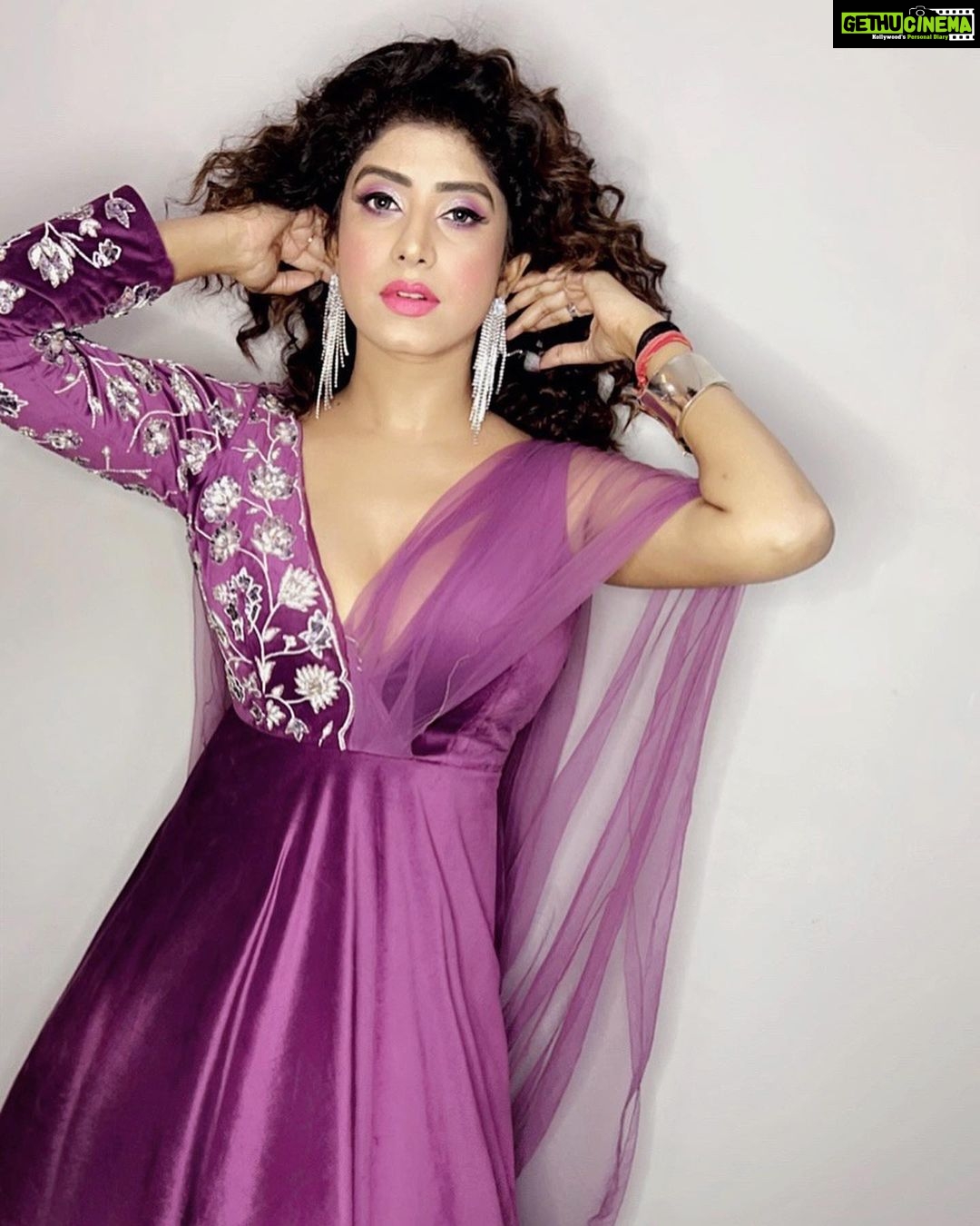Vindhya Tiwari Instagram - The epitome of royalty is 💜 #purple #attire #princess #vibes !! Styled exclusively @kapoormohit888 Mumbai, Maharashtra