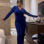 Vindhya Tiwari Instagram - Thank u so much (Faridabad) Delhi for ur love 💙temperature 10 degree ,enthusiasm 💯😍 Managed @anuj_chuke_bollywood Radisson Blu Faridabad