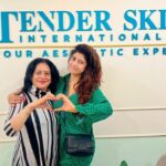 Vindhya Tiwari Instagram - This Christmas I turned Santa 🤶 for mummy @reetatiwari0762 🎄Mumma did RF (radio-frequency)therapy @tenderskininternational thank u for planning this surprise with me n pampering mummy ❤️ Wishing u all a v Happy Christmas !! Khar West