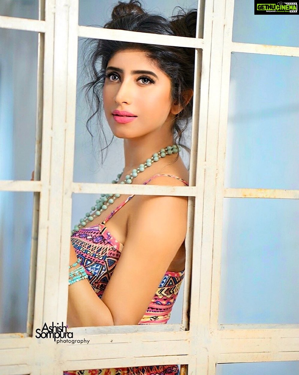 Vindhya Tiwari Instagram - Canโt get over this look ๐๐Can u ?? ๐ธ @ashishsom @manassomphotography Mumbai, Maharashtra