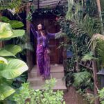 Vindhya Tiwari Instagram - The V💕bes of Goa makes u fall in love n spread love @cinnamonagonda #cinnamonagonda surrounded by lush green plants 🌱 flowers 🌸 birds n breathtaking sunrise n sunset on the beach 🏝️ in just 2mins walk away !!