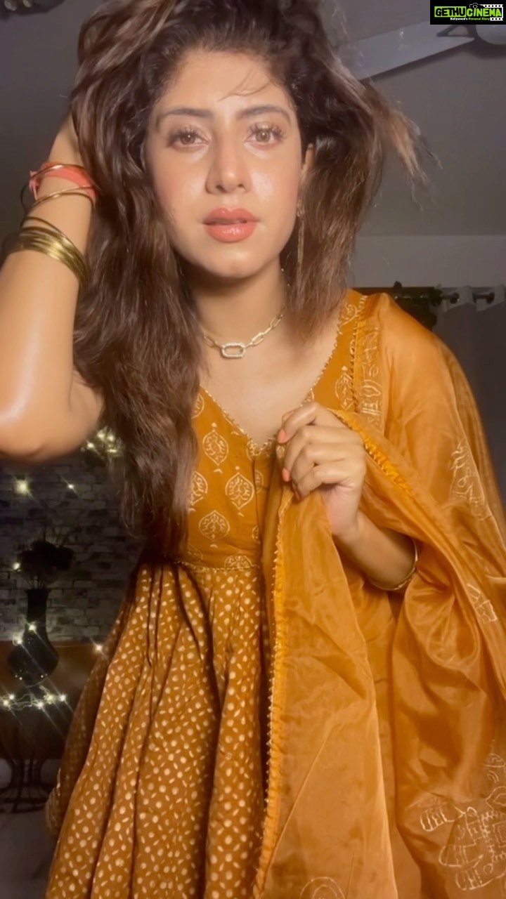 Vindhya Tiwari Instagram - Diwali 🪔 vibes Thank u @ananyaarora2013 Dress @bunaai Shot @digitekofficial #ledringlight #gimble #happydiwali Varanasi - Kashi - Banaras