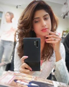 Vindhya Tiwari Instagram - Sundays 🌞❤
#profound #thoughts
#selfie #hairspa @harshanrakesh