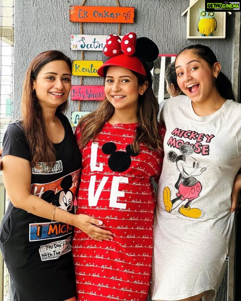 Vinny Arora Instagram - My pillars, my biggest supporters, my cheer leaders , my personal google search ,my favorite humans to brunch with, my beauties ♥ Girl friends are the 💣 Happy friendship’s day 👯‍♀👯‍♀👯‍♀