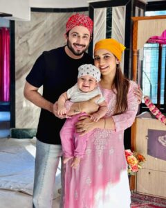 Vinny Arora Instagram - Grateful for this life & our tiny bundle of immense joy🙏🏻💕 #satnaamwaheguruੴ