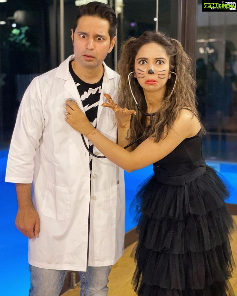 Vinny Arora Instagram - Being related to me is really the only gift you needed ! Just saying 🤪 Happy birthday @vickyarora ♥️♥️