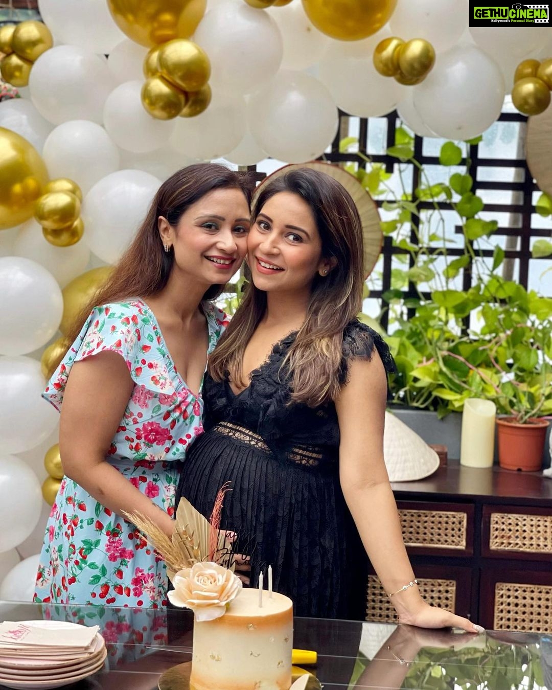 Vinny Arora Instagram - Happy birthday my precious girl @ikmeet_arora ❤️This year promise you’ll care a lil more for yourself & a lil less for the rest of us .. Wishing you good health , a hell lotta WFH , many beautiful plants , happy dances, hopefully a pet & loads of Zayn time 😌 Every year I love you more than the previous 😘😘