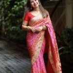 Vinny Arora Instagram - Missing husband terribly this time😢 Yet smiling cos I know my big gift is coming !! Right @dheerajdhoopar !?💕😛 Happy Karwachauth ❤️