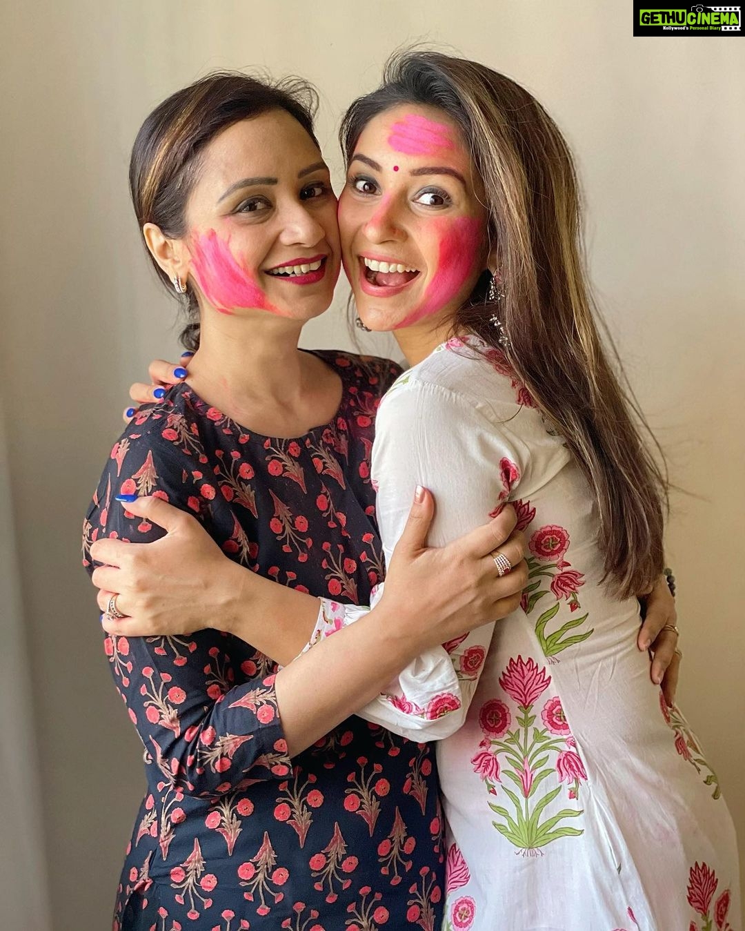 Vinny Arora Instagram - Happy birthday my precious girl @ikmeet_arora ❤️This year promise you’ll care a lil more for yourself & a lil less for the rest of us .. Wishing you good health , a hell lotta WFH , many beautiful plants , happy dances, hopefully a pet & loads of Zayn time 😌 Every year I love you more than the previous 😘😘