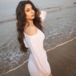 Vrushika Mehta Instagram - Hansti rahe tu hansti rahe Hayaa ki laali khilti rahe 🌸 . HAPPY SUNDAY 🌼 Which picture did you like the most? Also sunday ke kya plans? PS: This gives me more of a saathiya vibe.💕 photography: @deepak_das_photography Outfit: @yourstrulysummer.in Styled by: @ananyaarora2013 Assisted by: @__hitankshi Mua: @johar_khan786 Concept: @theboltpr