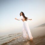 Vrushika Mehta Instagram - Hansti rahe tu hansti rahe Hayaa ki laali khilti rahe 🌸 . HAPPY SUNDAY 🌼 Which picture did you like the most? Also sunday ke kya plans? PS: This gives me more of a saathiya vibe.💕 photography: @deepak_das_photography Outfit: @yourstrulysummer.in Styled by: @ananyaarora2013 Assisted by: @__hitankshi Mua: @johar_khan786 Concept: @theboltpr