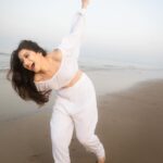 Vrushika Mehta Instagram - Hansti rahe tu hansti rahe Hayaa ki laali khilti rahe 🌸 . HAPPY SUNDAY 🌼 Which picture did you like the most? Also sunday ke kya plans? PS: This gives me more of a saathiya vibe.💕 photography: @deepak_das_photography Outfit: @yourstrulysummer.in Styled by: @ananyaarora2013 Assisted by: @__hitankshi Mua: @johar_khan786 Concept: @theboltpr