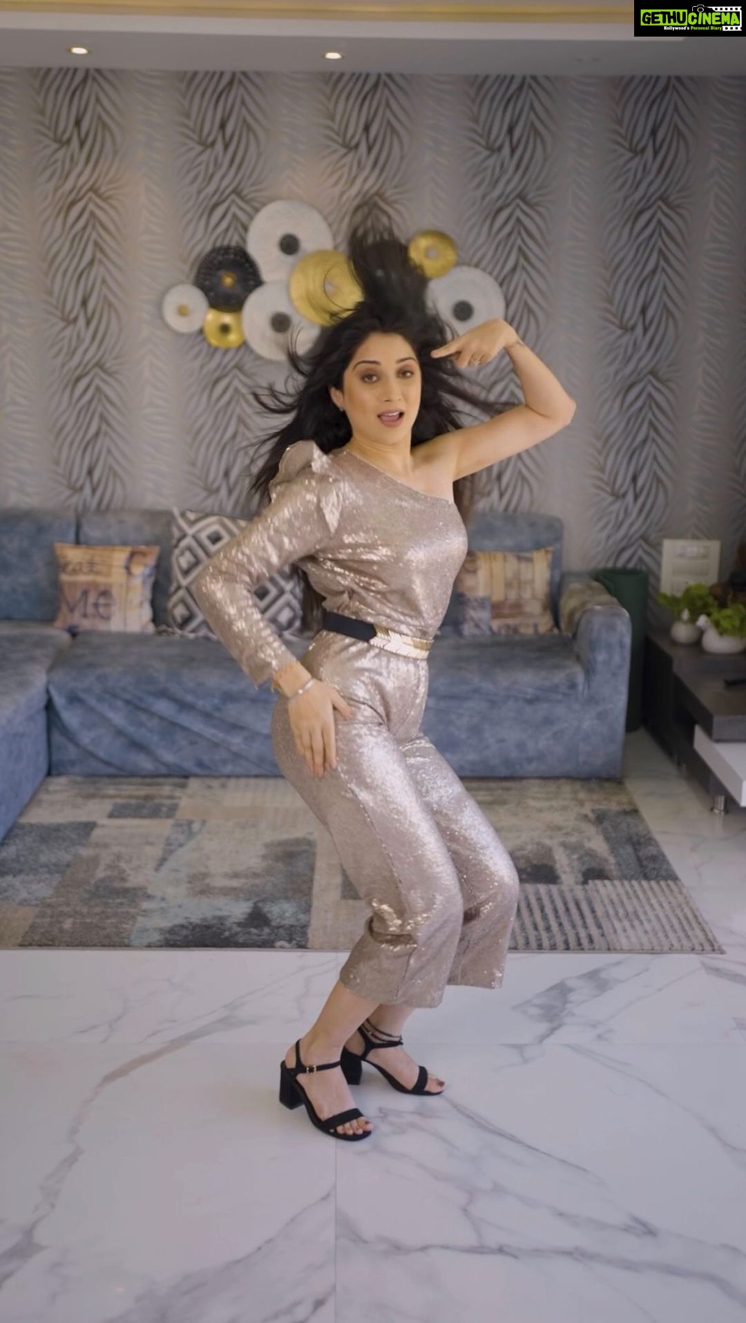 Vrushika Mehta Instagram - It’s time to participate in the #StyleDance challenge and win exciting prizes. To participate: 👉Shoot a reel with these cool steps 👉 Tag @vivo_india 👉Add the song ‘Color My Style’ from the audio library 👉Use the hashtags #StyleDance #vivoY100 #ColorMyStyle #ItsMyStyle 👉Ensure that your profile is public