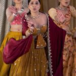 Vrushika Mehta Instagram – Just a demo of my sangeet performance with my girl gang @dhruvaanshi @soulstartribe11 💕
Tag your sangeet gang 🤙🏻
.
.Shot & edited by @aniket_kale01 & Mere sher @ankitrandom_ 
Wearing: @pariscreation7 
jewellery : @neo_jewellers ❤️ ( Mere papa ki ) 
#reelitfeelit #feelitreelit #sangeetdance