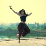 Vrushika Mehta Instagram - Jiya Jale 🔥 Location ✅ Costume ✅ @aniket_kale01 n @ankitkamat04 ✅ @vrushyy ✅ PS: Danced after a long time toh show some love, trying to entertain you guys & will keep doing it 💕 #dance #reelitfeelit #feelitreelit #reelsinstagram