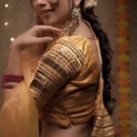 Vrushika Mehta Instagram - What’s your kind of sober Nasha ?? Some say chai some say coffee I say bournvita 😅 😂 Wearing: @aachho #reels #reelsinstagram #feelitreelit #reelitfeelit