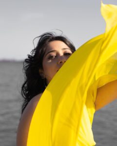 Vrushika Mehta Instagram - Saree ke fall sa 💛 So what’s your favourite colour? . Photography: @thakkar.jay_3 #photooftheday #instagood #vrushikamehta