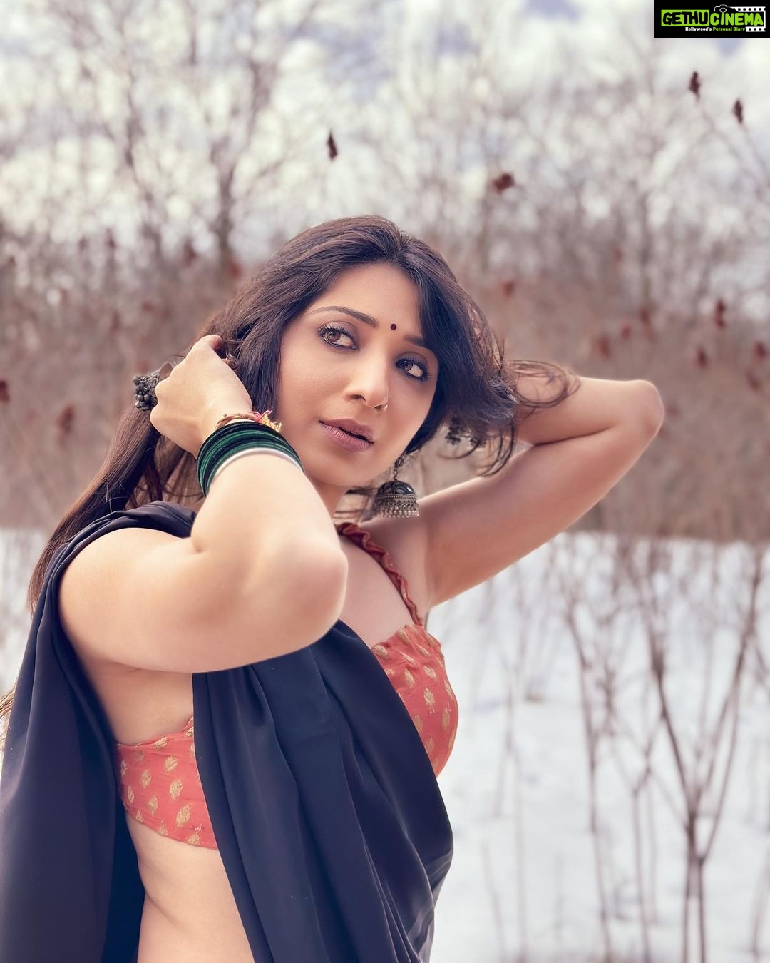 Vrushika Mehta Instagram - Right profile game strong π
Hai na ?? Koi saree wala gana comment karo. Replying to the comments π PS: Reel tomorrow at 6:30 pm πππ Pc: @saurabhghedia21 #instagram #instagood #instalike #instadaily West Deane Park