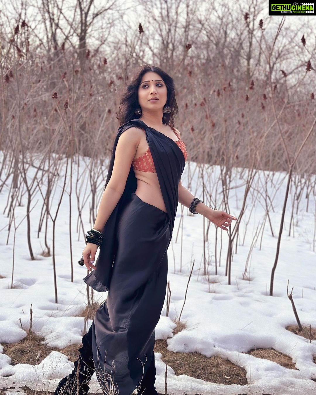 Vrushika Mehta Instagram - Right profile game strong π
Hai na ?? Koi saree wala gana comment karo. Replying to the comments π PS: Reel tomorrow at 6:30 pm πππ Pc: @saurabhghedia21 #instagram #instagood #instalike #instadaily West Deane Park