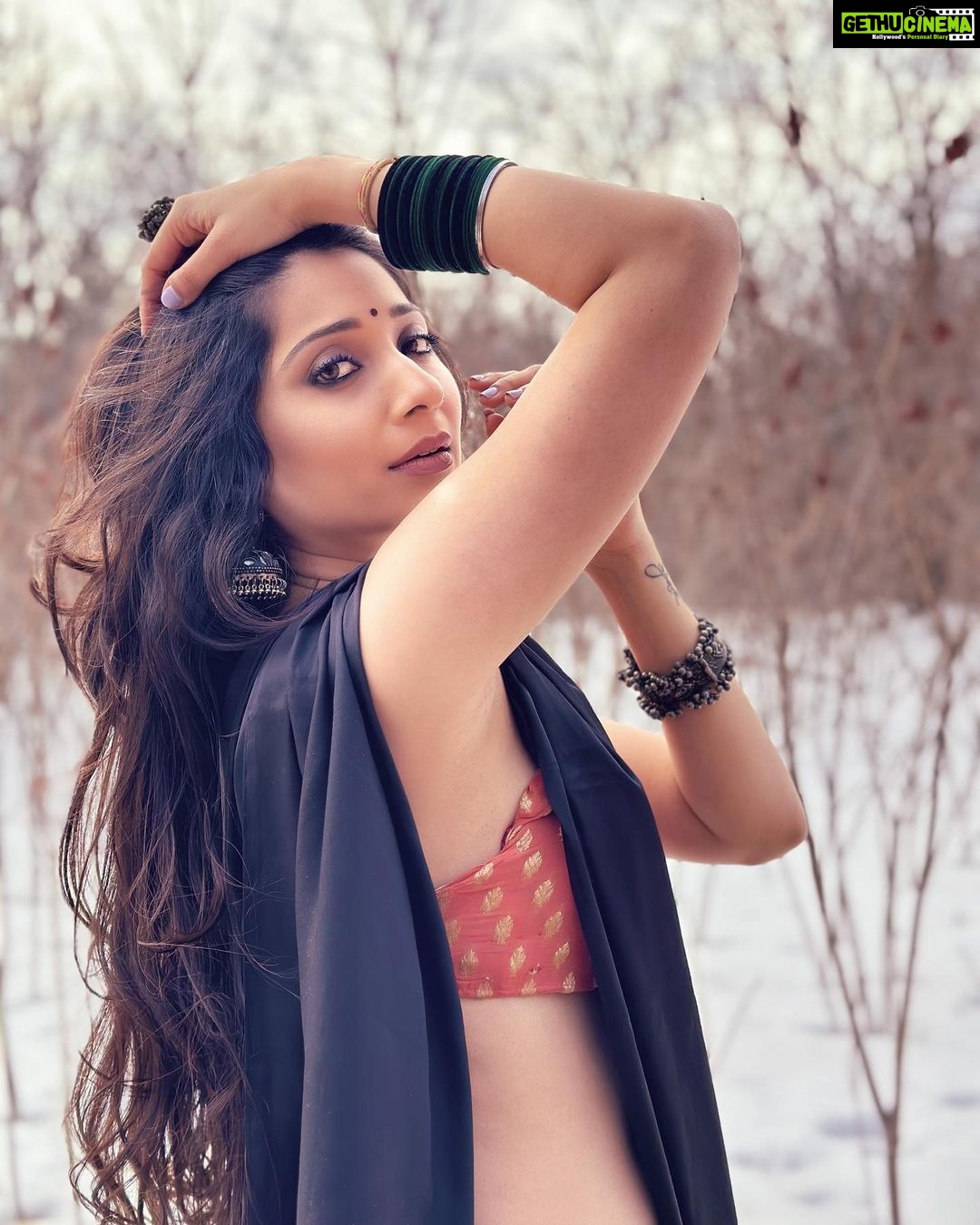 Vrushika Mehta Instagram - Right profile game strong π
Hai na ?? Koi saree wala gana comment karo. Replying to the comments π PS: Reel tomorrow at 6:30 pm πππ Pc: @saurabhghedia21 #instagram #instagood #instalike #instadaily West Deane Park
