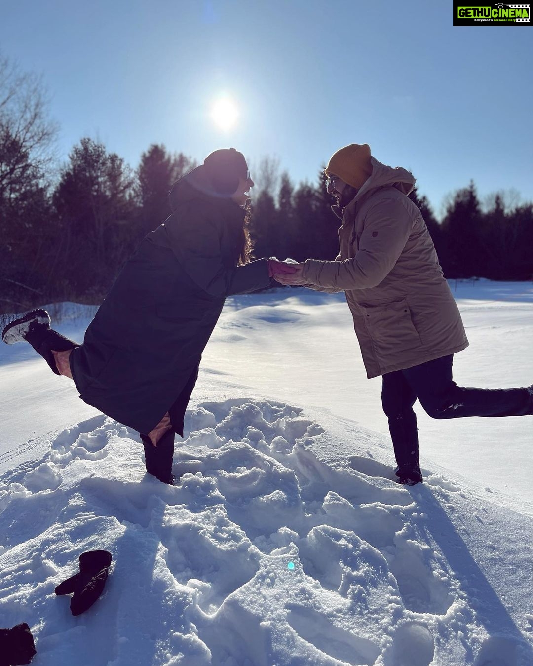 Vrushika Mehta Instagram - Ek taraf baraf hai Ek taraf mein π₯Ή Ps: Swipe to see Dhoop se energy milti hai toh mein ππ bhumil ki creativity Pc: @bhumilmehta8 #canada #picoftheday #instagram Island Lake Conservation Area