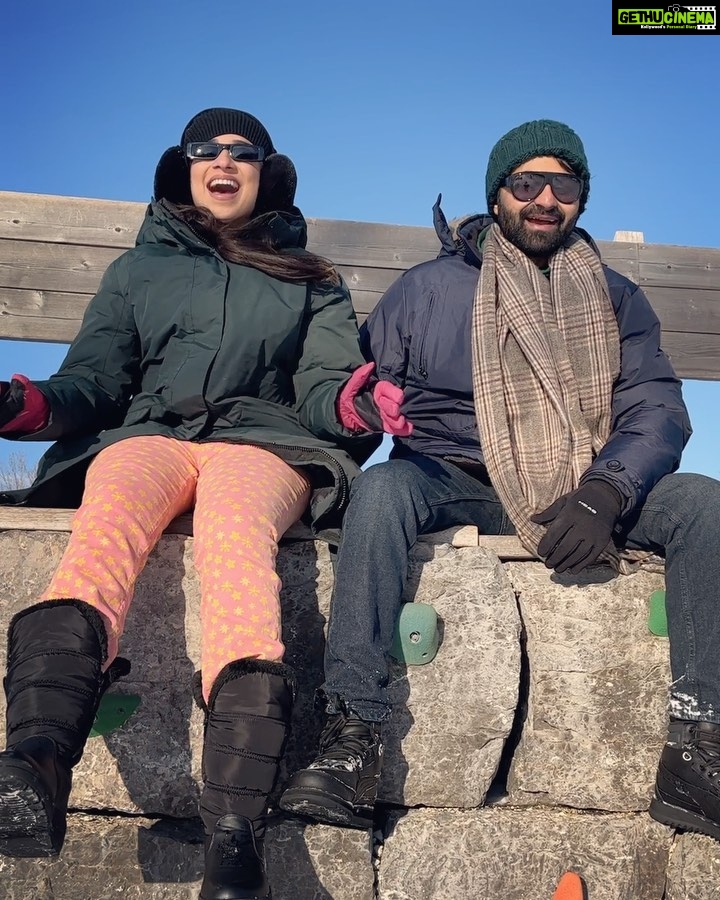 Vrushika Mehta Instagram - Ek taraf baraf hai Ek taraf mein π₯Ή Ps: Swipe to see Dhoop se energy milti hai toh mein ππ bhumil ki creativity Pc: @bhumilmehta8 #canada #picoftheday #instagram Island Lake Conservation Area