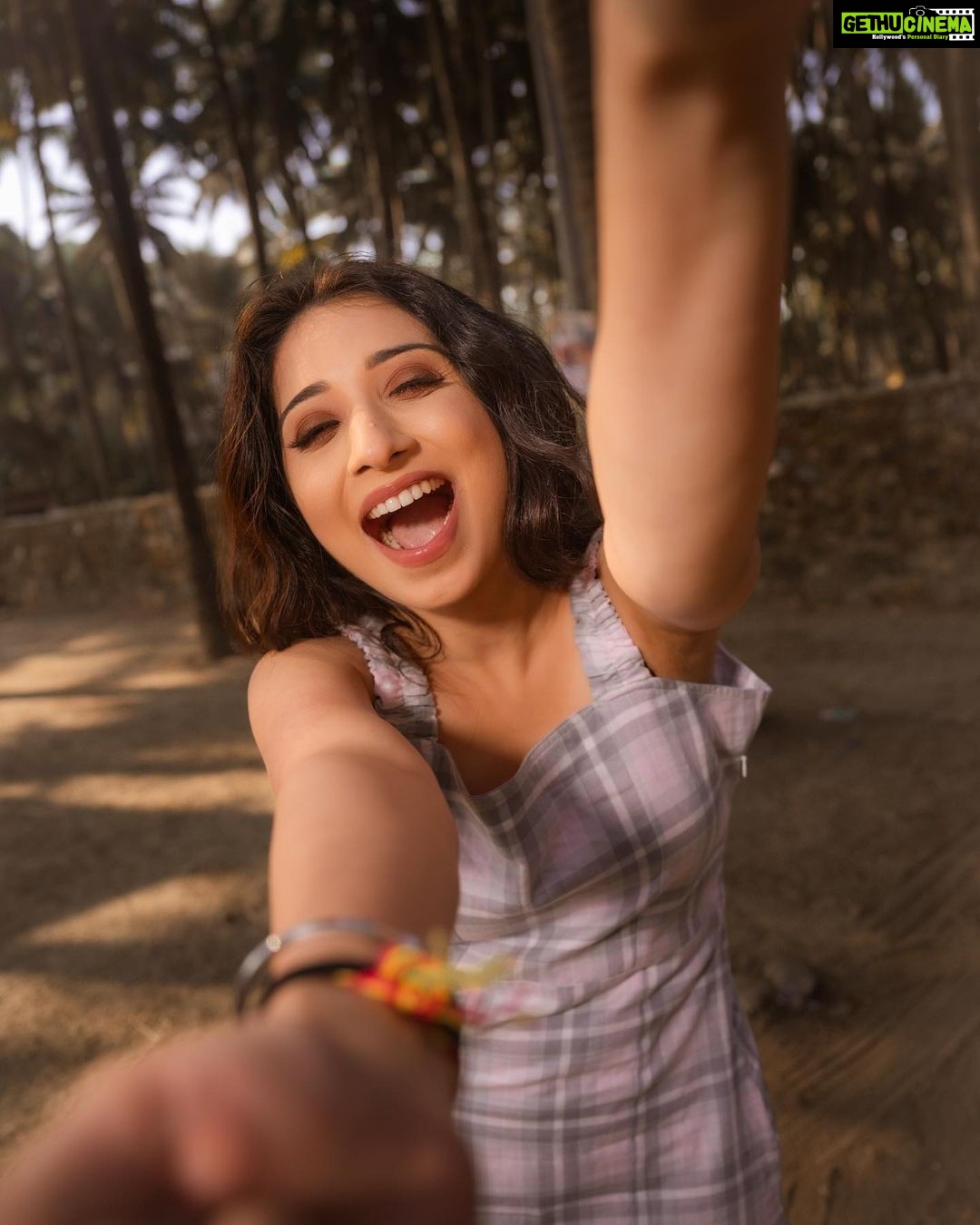 Vrushika Mehta Instagram - Caption batao koi funny π€ͺ Coz din hai bohot sunny βοΈ π . Photography: @deepak_das_photography Styled by: @ananyaarora2013 Dress by @indo_philia MUA: @johar_khan786 #photooftheday #photoshoot