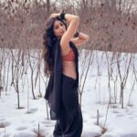 Vrushika Mehta Instagram - Right profile game strong 😅 Hai na ?? Koi saree wala gana comment karo. Replying to the comments 😜 PS: Reel tomorrow at 6:30 pm 😍😍😍 Pc: @saurabhghedia21 #instagram #instagood #instalike #instadaily West Deane Park