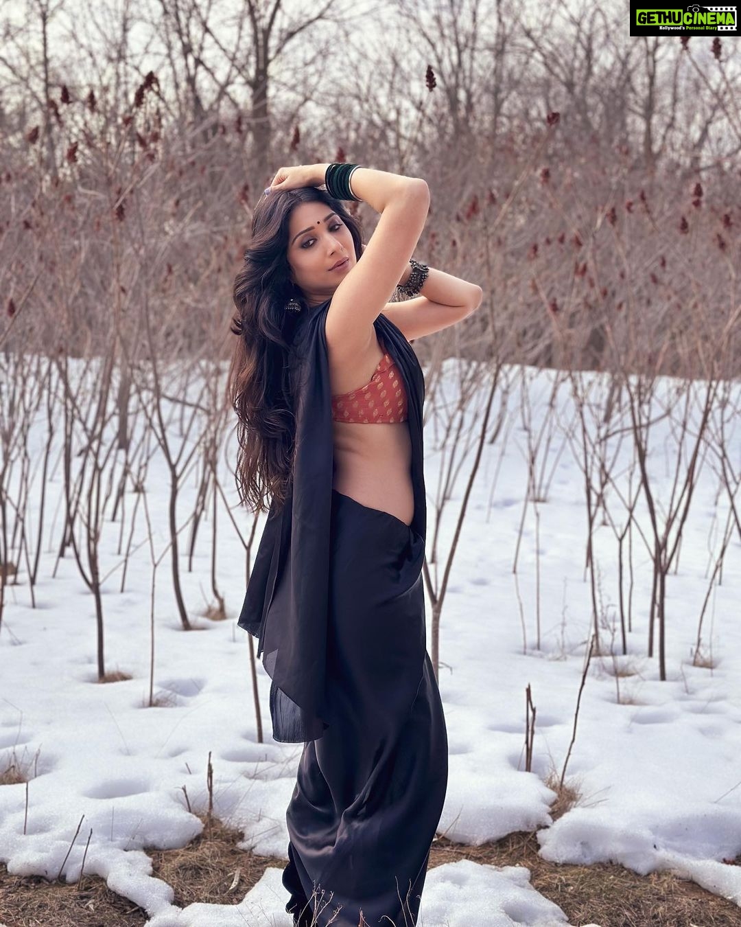 Vrushika Mehta Instagram - Right profile game strong π
Hai na ?? Koi saree wala gana comment karo. Replying to the comments π PS: Reel tomorrow at 6:30 pm πππ Pc: @saurabhghedia21 #instagram #instagood #instalike #instadaily West Deane Park