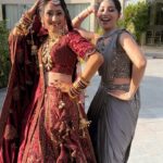 Vrushika Mehta Instagram – Hum ladki wale hai 🤙🏻🔥
Half n hour tak socha kya likhu kuch samaj nai aya bus look at our last picture we both wished for SRK romance ❤️
Congratulations @soulstartribe11 & @ashu_revhead have a beautiful married life ❤️
pc: @harshmodi_4 
Thankie @manankighedia for this lovely outfit 💕
#marriage #marriagegoals #instagram #instalike