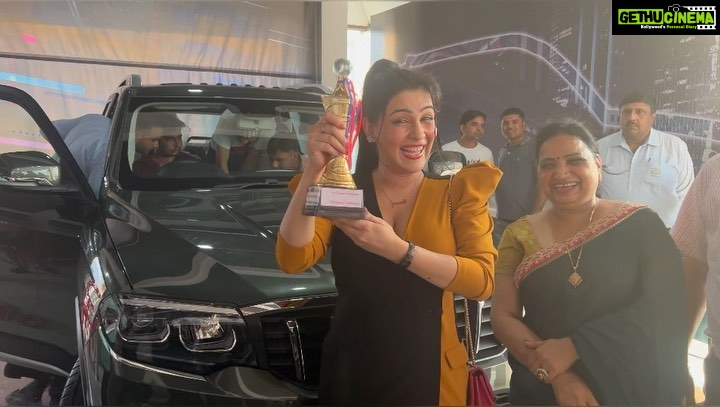 Yamini Malhotra Instagram - Introducing Mahindra Scorpio N at @tirupativehicles courtesy @aakiffarooqi and Deepak Garg ji . . #mahindrascorpio #mahindra #mahindramotors #yaminimalhotra #mahindraindia #mahindrascorpion #mahindraxuv700 #xuv700 #launching #carlaunch #scorpion #scorpio