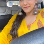 Yamini Malhotra Instagram - Ek Gimbal to control ho nai raha mujhse, Pati kya khaak kaabu aayega mere 😒😫 Remember I got this gimbal from Dubai but ye abhi apni marzi se idhar udhar ghumta rehta hai🤪 . Somebody teach me how to control a gimbal 😕 . #gimbal #dji #djiosmomobile6 #gimbalshots