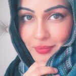 Yamini Malhotra Instagram - Habibi From which country do I look? . #maulameremaula #aankhein #aankheinteri #eyes #eyelineronfleek #hindisongs #romanticsongs #indianinfluencer #poetry #power #trendingreels #hijab #uzbekistan #arabic #arabicgirl #arabicmusic #influencerstyle #dubai #dubaigirls #dubaï