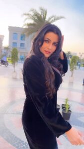 Yamini Malhotra Instagram - Take me to Paris for New Year’s . #winterfashion2022 #winteroutfit #blackdress #pinkboots #winterfashion #winterdress #fashion2023 #latestdress #paris #delhiblogger #delhibloggers #delhiinfluencer #delhifashionblogger #delhifoodblogger #delhifoodies #gurgaonblogger #gurgaonbloggers #gurgaoninfluencer #indianinfluencer #indianfashionblogger #indianfashionblog #eiffeltower #worldstreet #faridabad #parís #parisvibes #parisstyle #french #frenchfashion