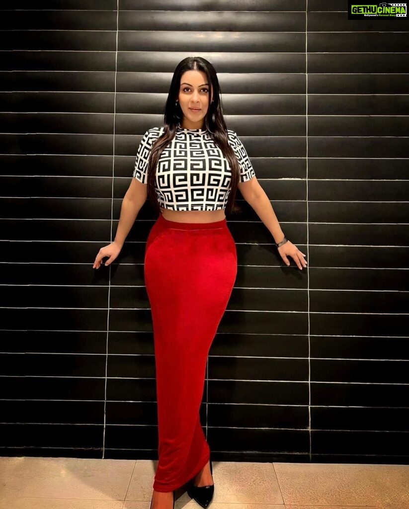 Actress Yamini Malhotra HD Instagram Photos and Wallpapers December