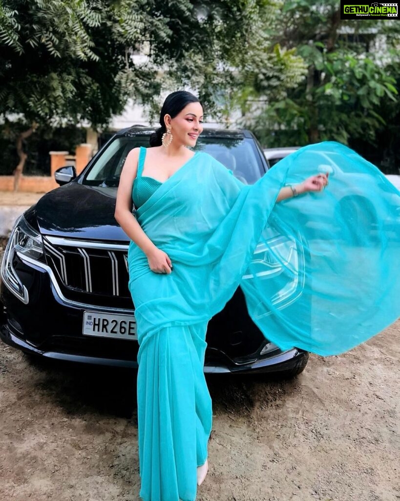 Actress Yamini Malhotra HD Instagram Photos and Wallpapers December
