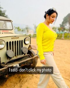 Yamini Malhotra Instagram - If you were Paparazzi 😛I would have shown full attitude 🤣 
.
#paparazzi #paparazi #photoshoot #photos #gurgaon #gurgaongirls #gurgaondiaries #gurgaonblogger #gurgaonbloggers #viral #viralbhayani