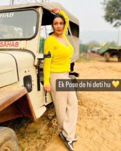 Yamini Malhotra Instagram - If you were Paparazzi 😛I would have shown full attitude 🤣 . #paparazzi #paparazi #photoshoot #photos #gurgaon #gurgaongirls #gurgaondiaries #gurgaonblogger #gurgaonbloggers #viral #viralbhayani Jaipur, Rajasthan