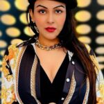 Yamini Malhotra Instagram - I am a bad girl . #winters #winteroutfit #winterfashion2022 #fashionista #versace #fashionblogger #indianfoodbloggers #gurgaongirls #delhigirls #mumbaigirls #gurgaonblogger #gurgaonbloggers #gurgaondiaries #fashionnova #fashionphoto