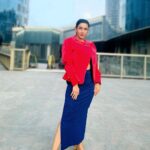 Yamini Malhotra Instagram - In Your City 🏙️ . #pink #pinkblazer #pinkcoat #blueskirt #bodyconskirt #slitskirt #winteroutfit #winterfashion2022 #winterfashion #winterwear #fashion #fashionblogger #indianfashionblogger #indianinfluencer #delhiblogger #delhifashionblogger #gurgaonblogger #gurgaongirls #delhigirls #gurgaoninfluencer #styleblogger #styleinspo