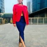Yamini Malhotra Instagram - In Your City 🏙️ . #pink #pinkblazer #pinkcoat #blueskirt #bodyconskirt #slitskirt #winteroutfit #winterfashion2022 #winterfashion #winterwear #fashion #fashionblogger #indianfashionblogger #indianinfluencer #delhiblogger #delhifashionblogger #gurgaonblogger #gurgaongirls #delhigirls #gurgaoninfluencer #styleblogger #styleinspo