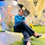 Yamini Malhotra Instagram - In the fairyland ✨ . #winterfashion2022 #winteroutfit #winterfashion #gurgaon #gurgaongirls #gurgaoncafe #gurgaonfoodie #gurgaonbloggers #gurgaonblogger #gurgaonlife #gurgaonfashionblogger #delhiblogger #delhibloggers #fashionblogger #indianfashionblogger #indianinfluencer Golf Course Road