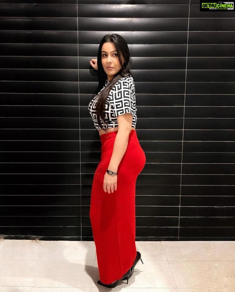 Actress Yamini Malhotra HD Instagram Photos and Wallpapers December