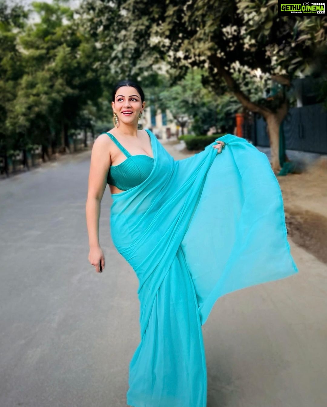Yamini Malhotra Instagram - Slaying in my saree from @aanandsarees . #saree #sareelove #sareelover #sareelovers #sareefashion #sareeindia #sareecollection #sareeblouse #blousedesigns #blouses #sareeinspiration #sareeblogger #sareebloggersofindia #sareeblousedesign #sareeinfluencers #influencer #influencerindia #indianfashionblogger #indianfashionblog #indianfashioninfluencer #sareecollaboration #collaboration Gurugram