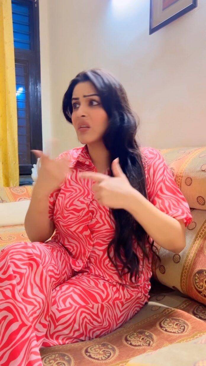 Actress Yamini Malhotra HD Photos and Wallpapers November 2022 | Gethu