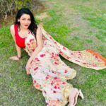 Yamini Malhotra Instagram – Je mainu dhoop lagya ve.. ta tu chaaon bann jana ❤️
.
#sareelove #saree #sareefashion #sareelovers #sareelover #sareeindia #sareestyle #sareeblouse #sareeaddict #sareeblogger #sareebloggers #sareebloggersofindia #sareeinfluencer #sareeinfluencers #indianinfluencer #gurgaonblogger #gurgaongirls #gurugramblogger