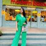 Yamini Malhotra Instagram - Parrot 😉 . #coordset #coordinate #coordsets #fashion2022 #fashionblogger #delhiblogger #gurgaonblogger #delhifashionblogger #gurgaonfashionblogger #gurgaon #worldmark #modernbazaar #gurgaon #gurgaongirls #gurgaonmalls #greenpants #emeraldgreendress #gucci #guccibag